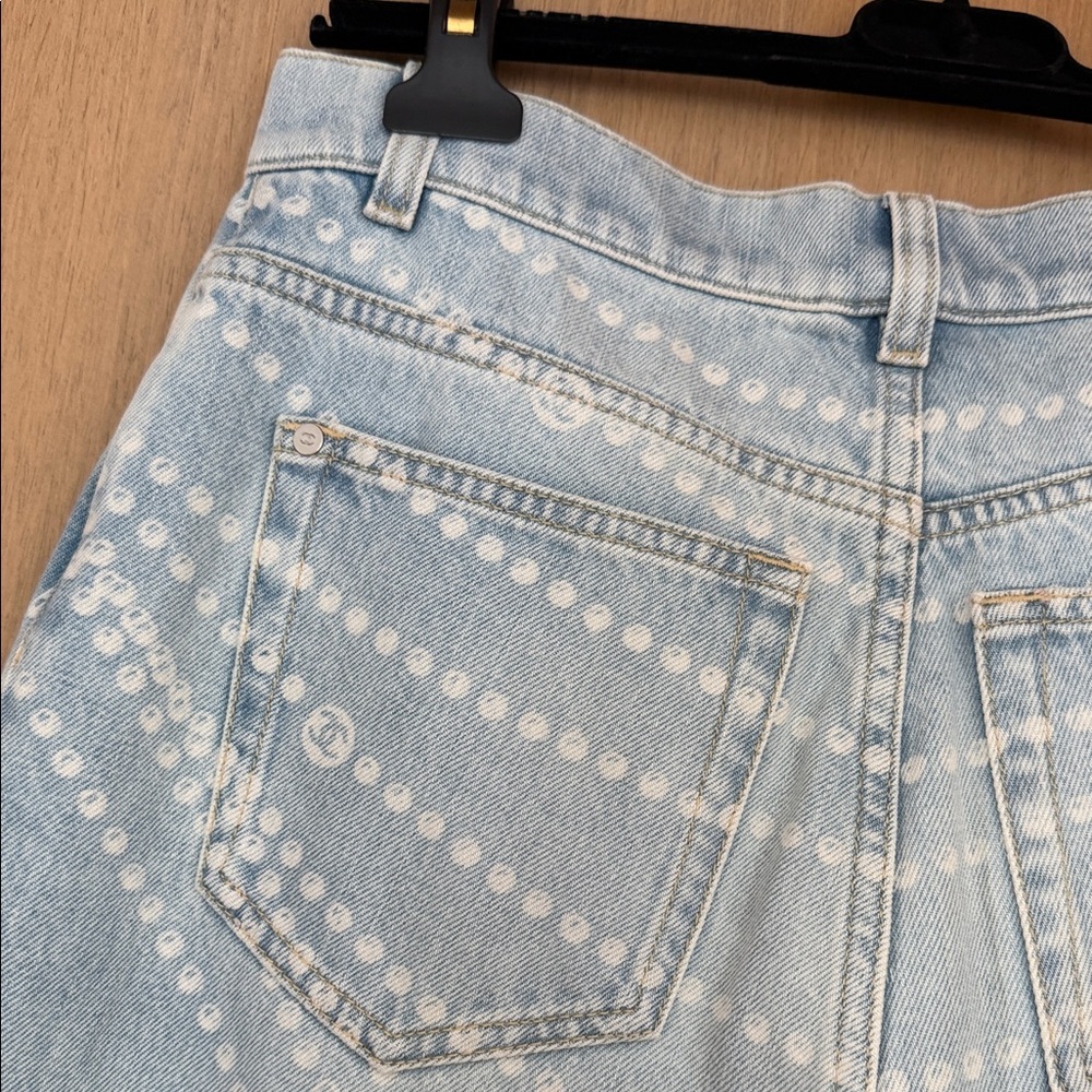 CHANEL  25p light wash straight leg - Picture 5 of 8
